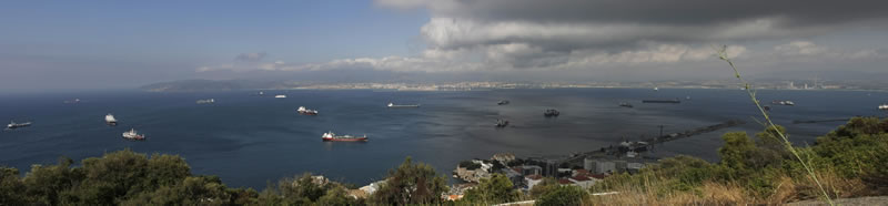 Blick auf die wartenden Schiffe vor Gibraltar